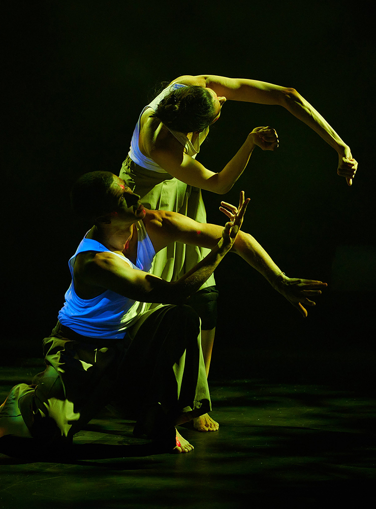 Meritxell Checa y Hansel Nezza en la pieza de danza Notre Insu, Estruch Sabadell. Foto: Arnau Pascual